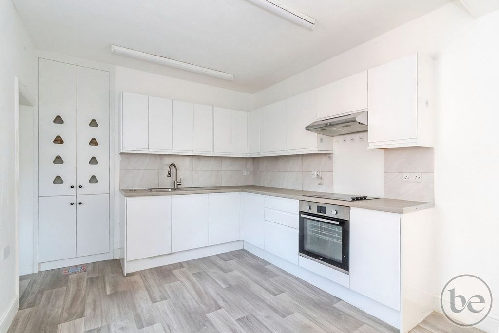 Property photo 3 of 17 Kitchen Breakfast Room