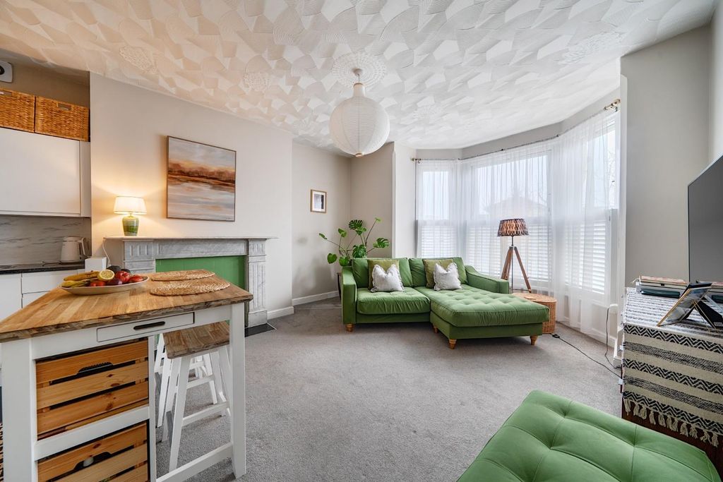 Property photo 2 of 19 1429383-11-69B7d23257237.Jpg