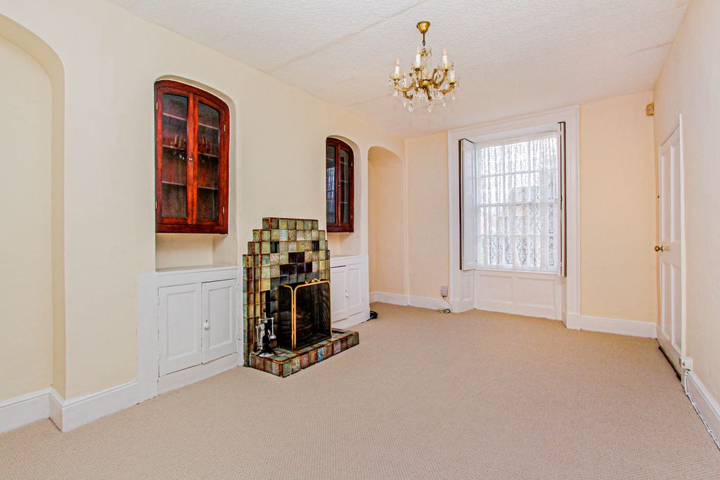 Property photo 3 of 17 Dining Room
