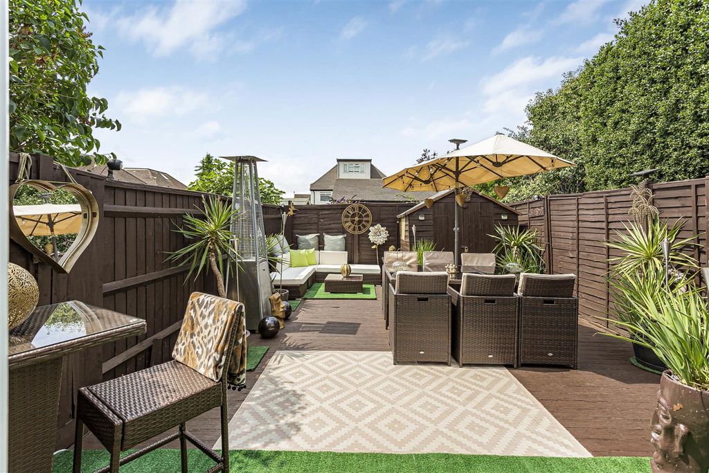 Property photo 2 of 14 Thetford Garden 2.Jpg