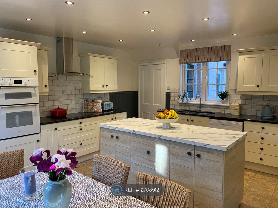 Property photo 2 of 18 Kitchen