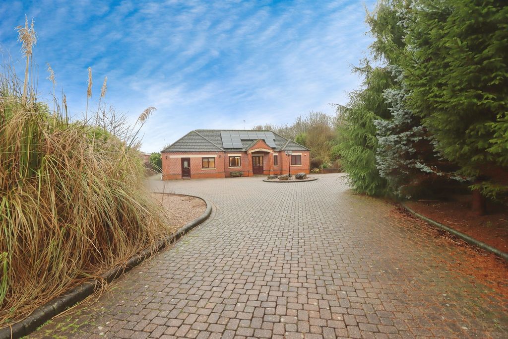 Property photo 1 of 33