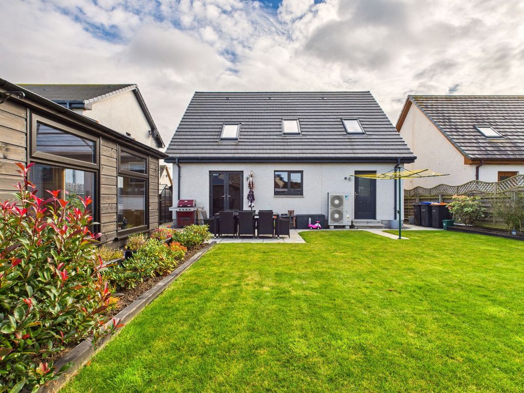 Property photo 2 of 32