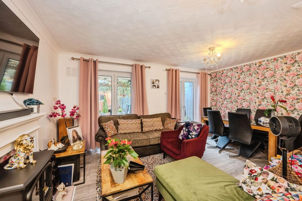 Property photo 3 of 19 Pbox-Img.Jpg