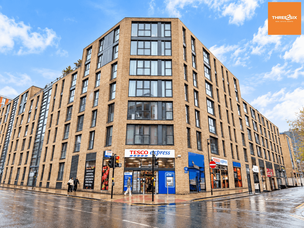 Property photo 1 of 7 Refurbished Furnished 2-Bed Apartment In Birmingham’S Southside
