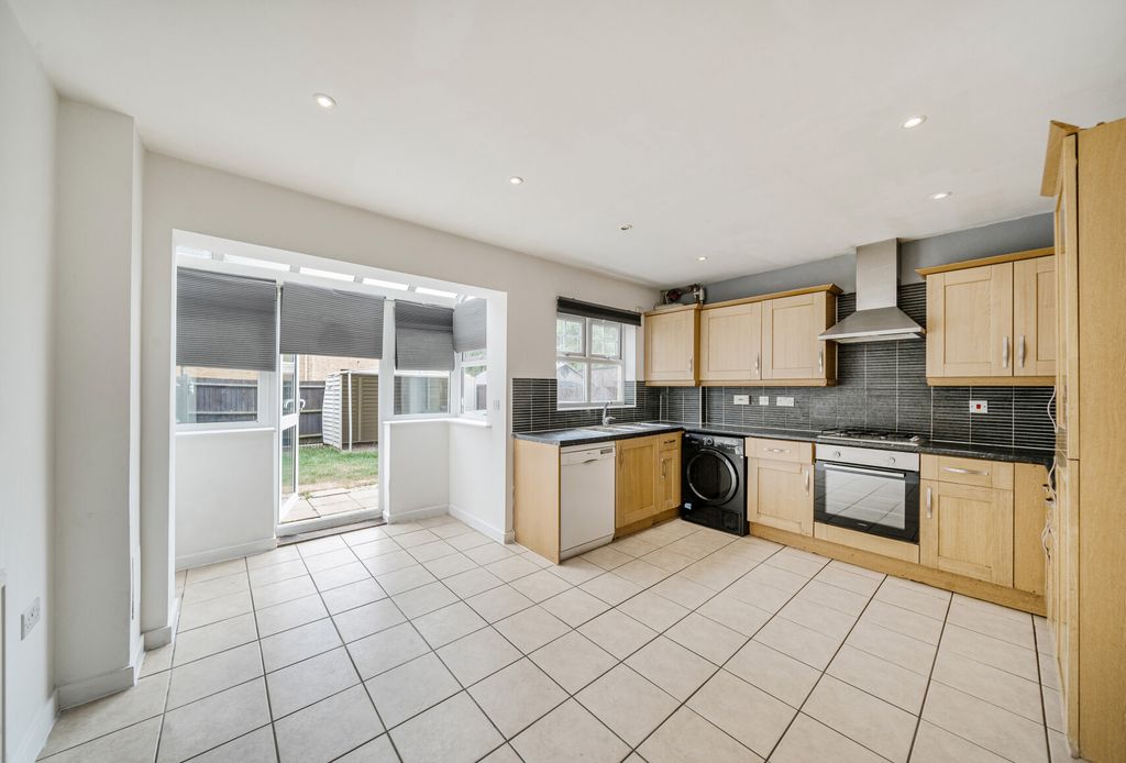 Property photo 1 of 14 1327366-14-6878Ef...