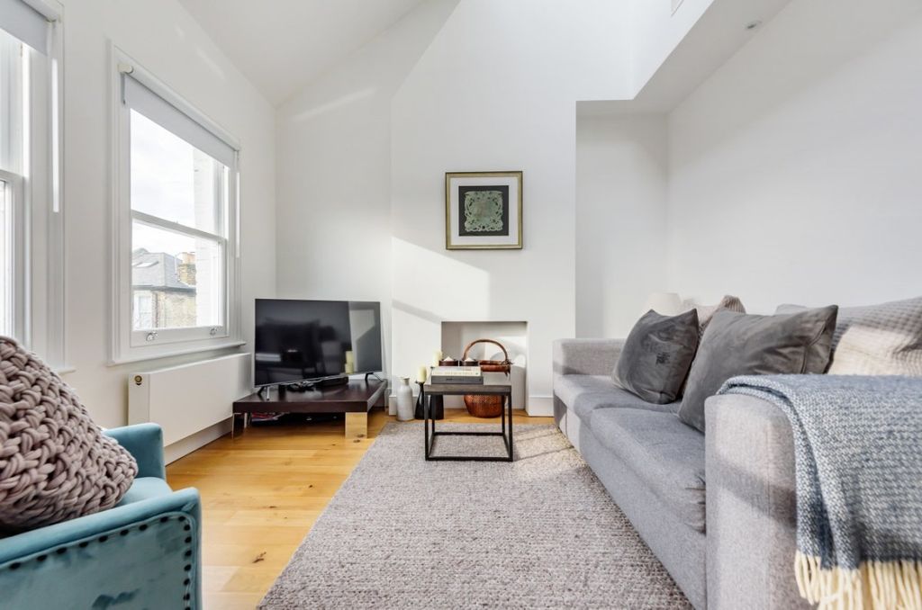 Property photo 1 of 15 809350 (3)