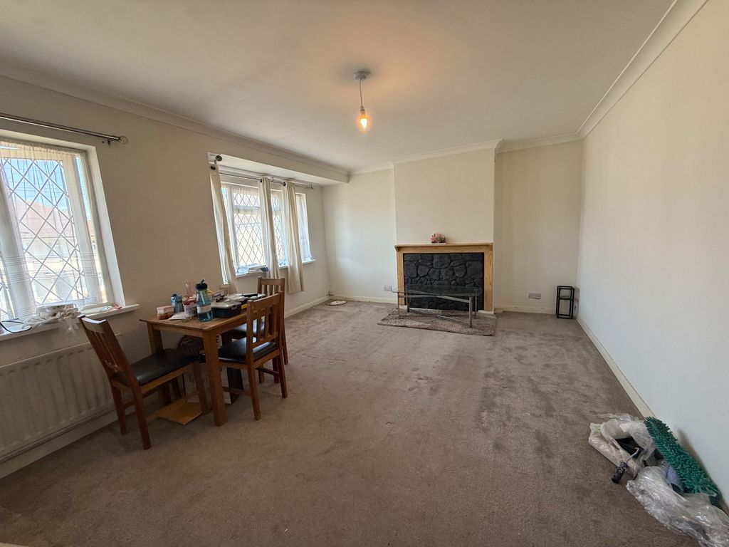 Property photo 3 of 11 3