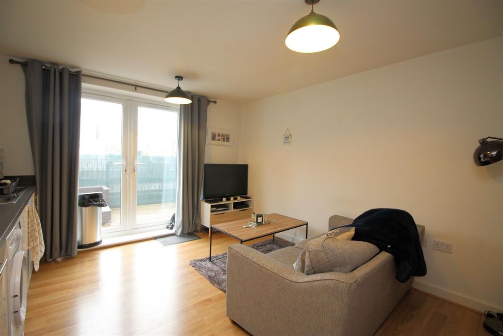 Property photo 2 of 6 Reception/Kitchen