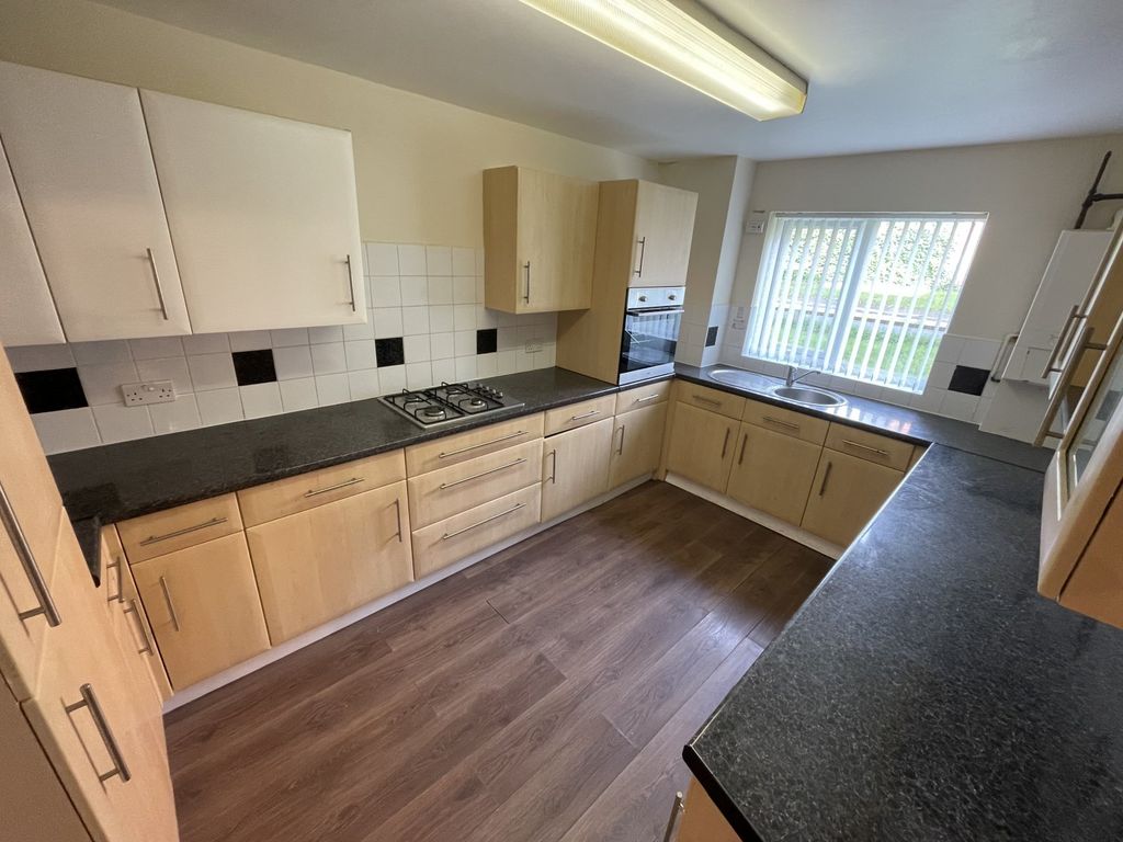 Property photo 2 of 11 Picture No. 21