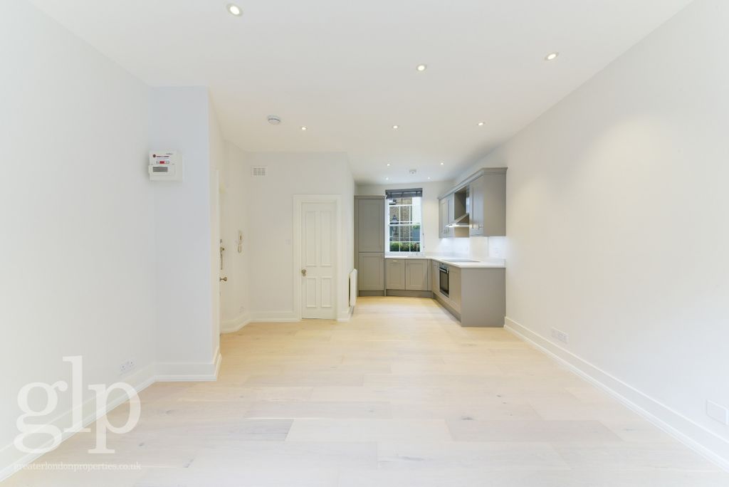 Property photo 2 of 8 956144