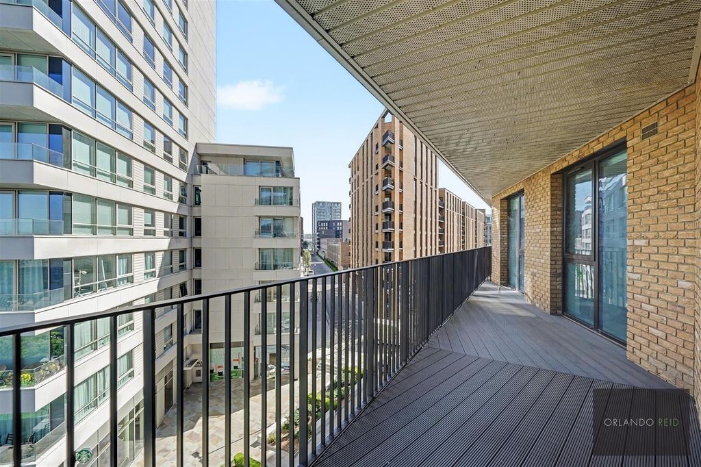 Property photo 2 of 11 Flat 30, 3 Mercier Court E16 2Jw-6.Jpg