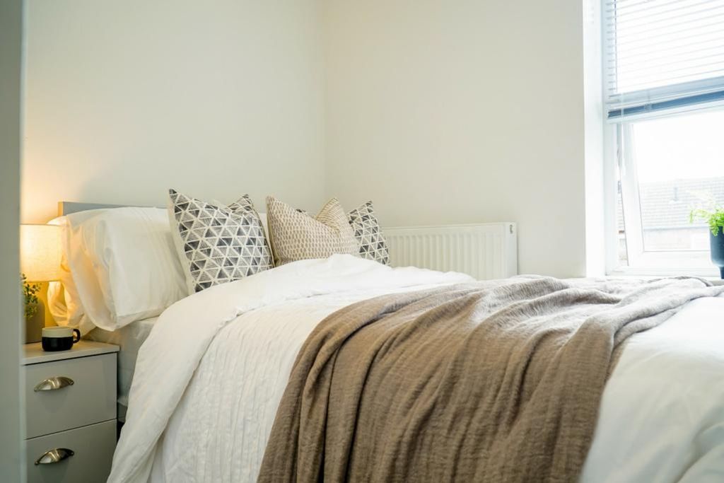 Property photo 3 of 5 A Bright And Inviting Double Bedroom With Stylish ...