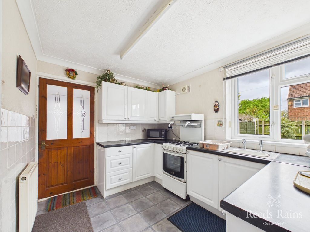 Property photo 2 of 20 Kitchen