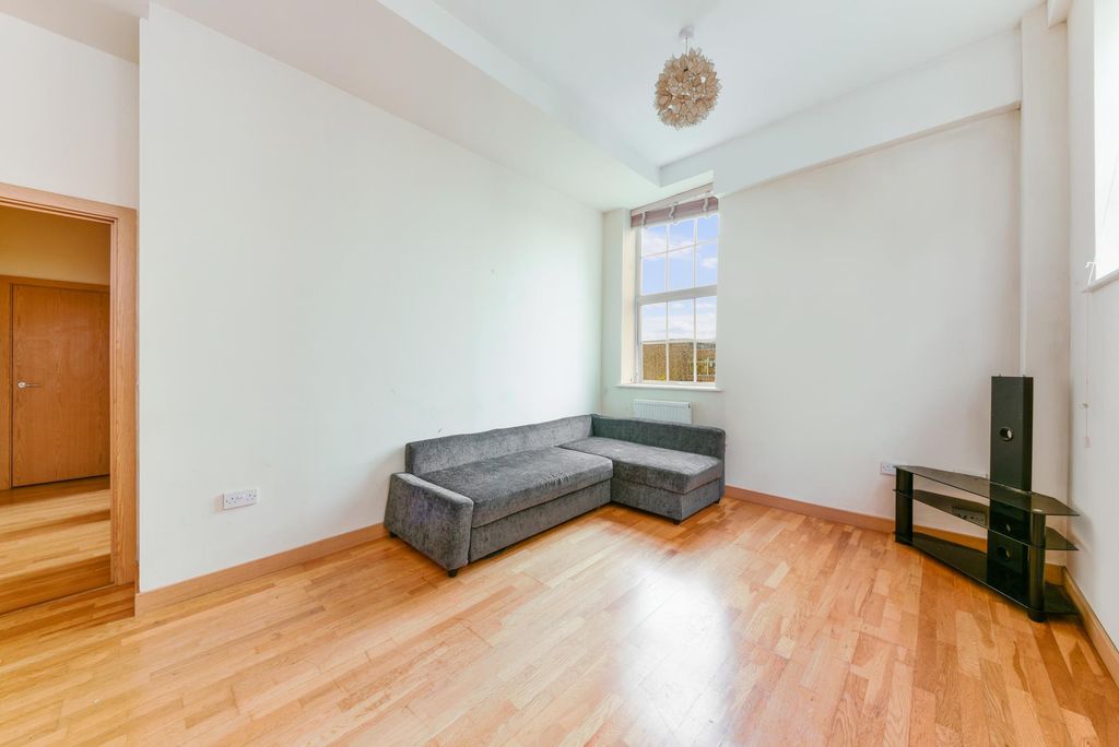 Property photo 2 of 8