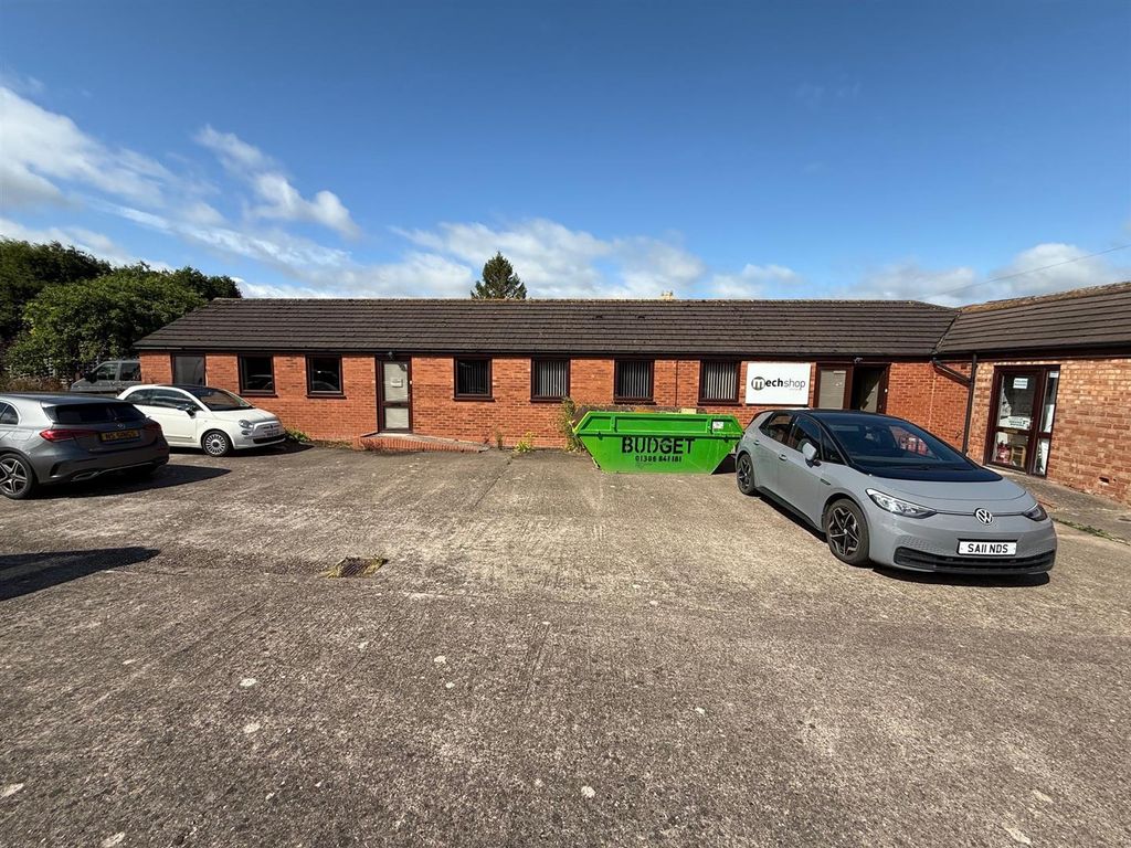 Property photo 2 of 11