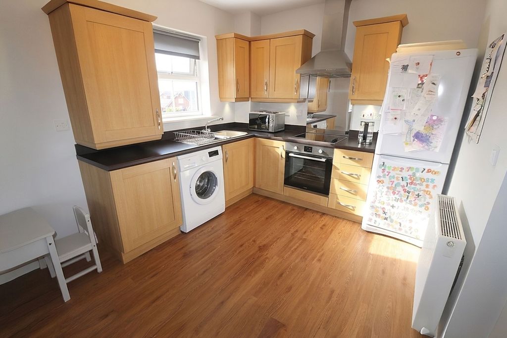 Property photo 3 of 11 Kitchen