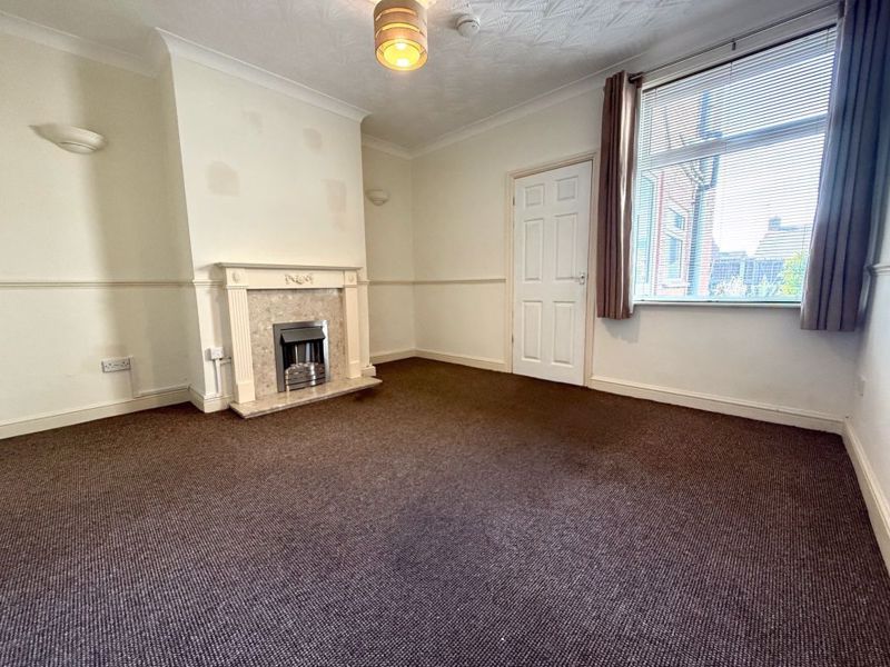 Property photo 3 of 10 Dining Room
