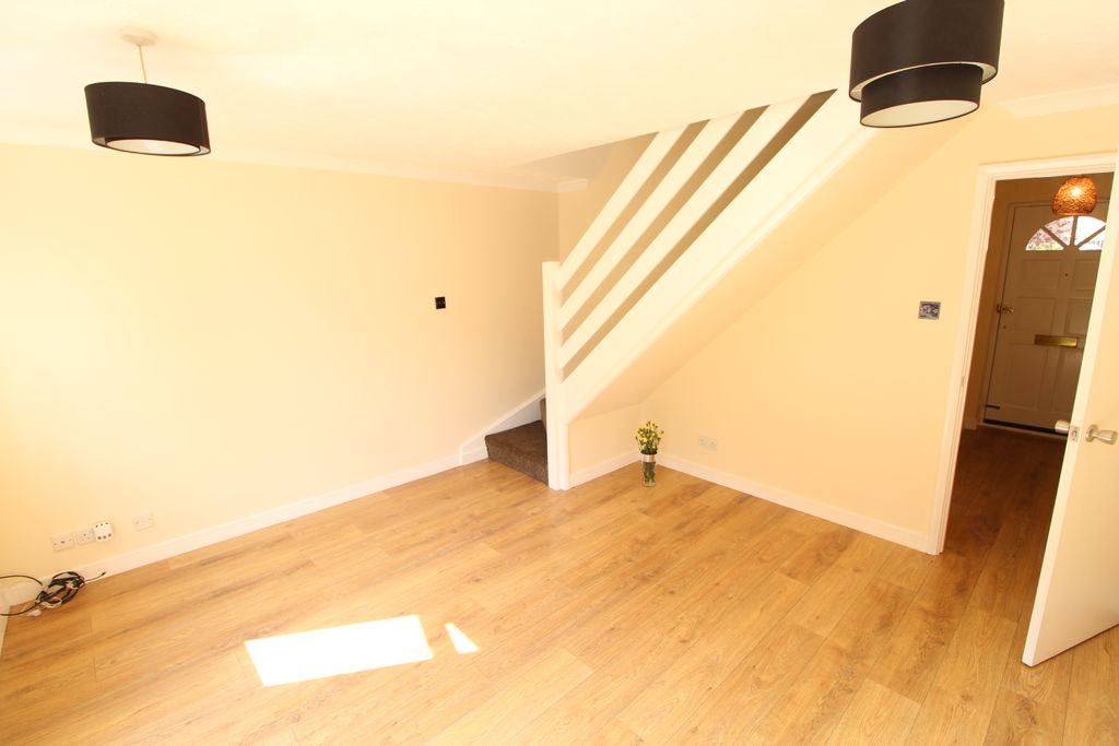 Property photo 3 of 11 Living Room