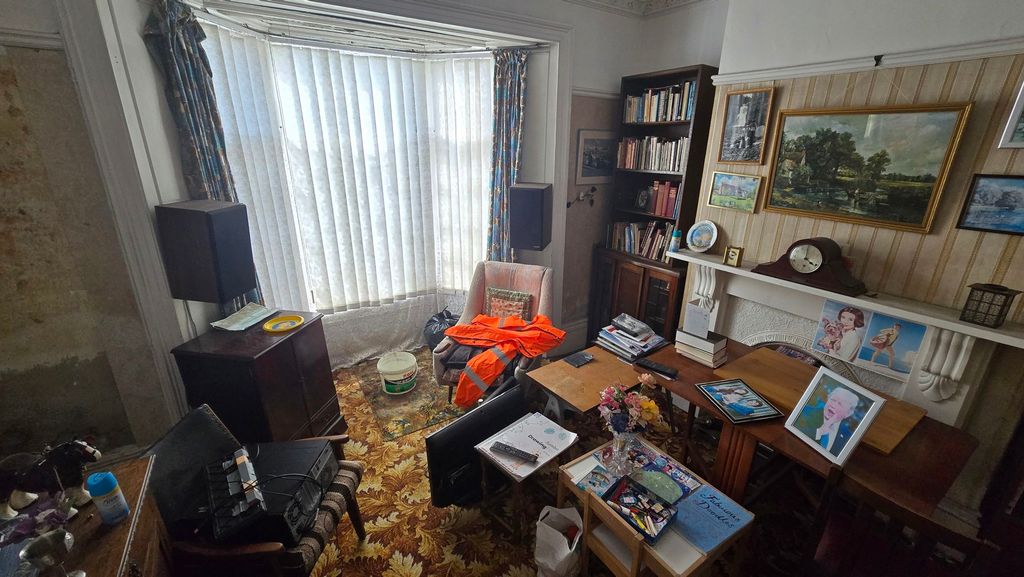 Property photo 2 of 9