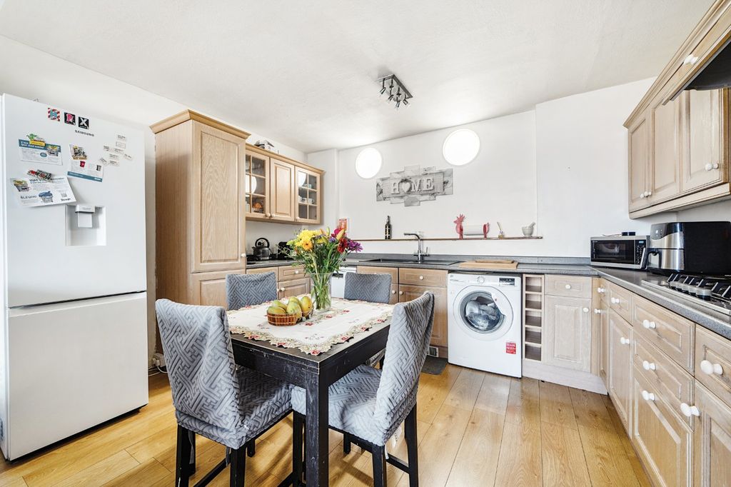 Property photo 3 of 20 Kitchen