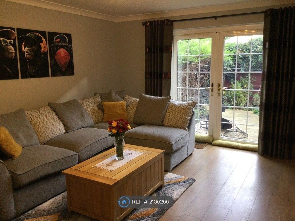 Property photo 2 of 12 Lounge