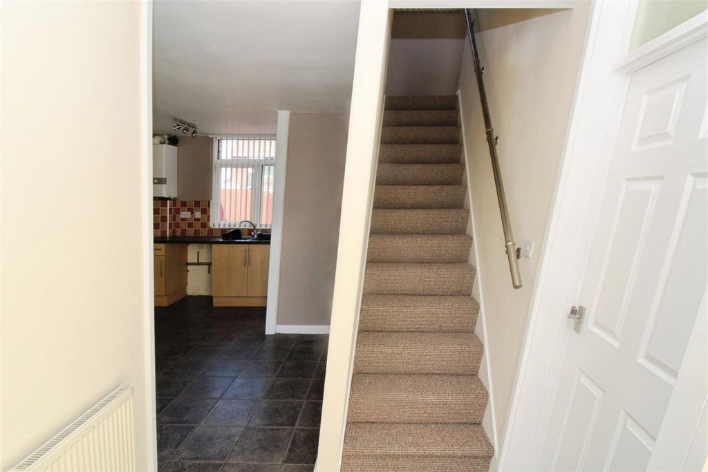 Property photo 2 of 12 Entrance Hall