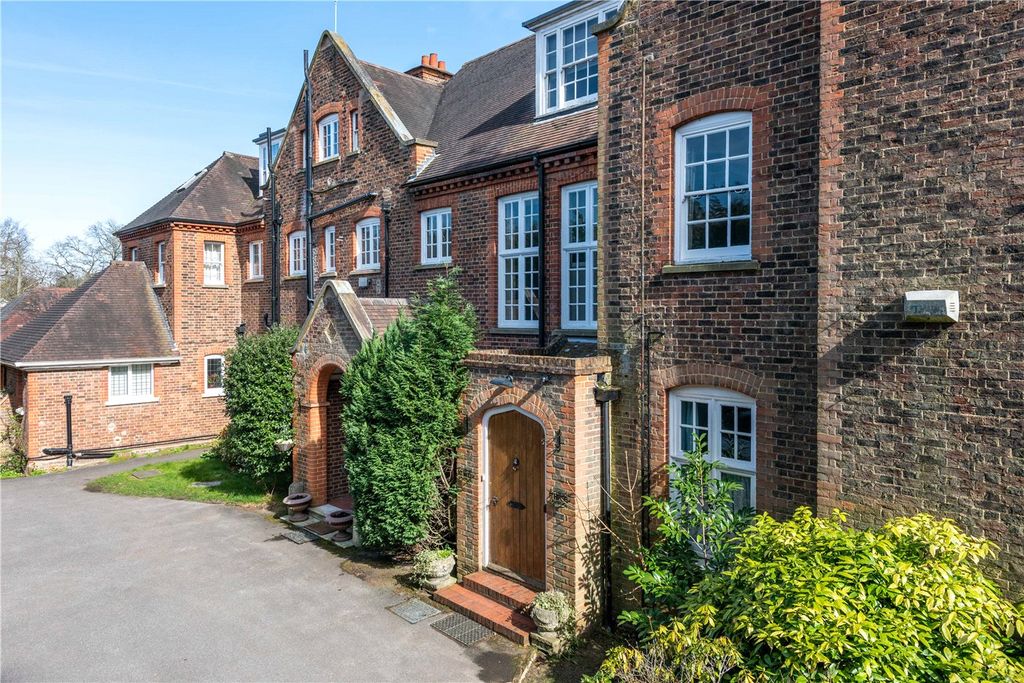 Property photo 1 of 8 St Michaels