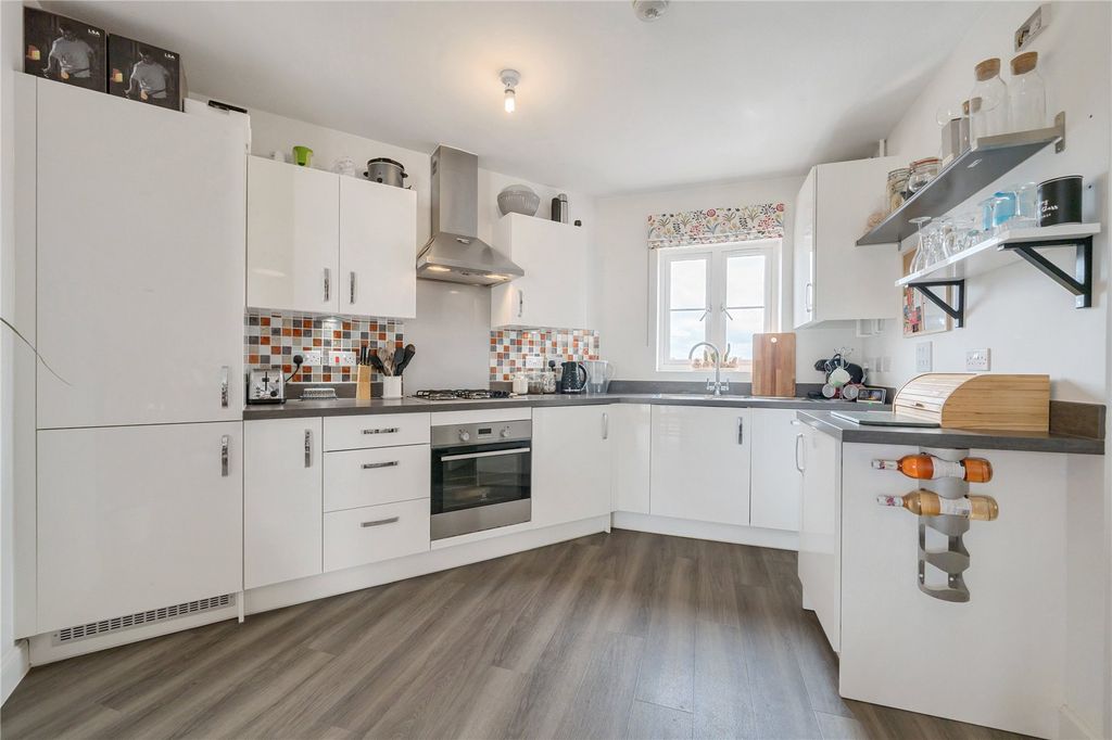 Property photo 2 of 11 Picture No. 29