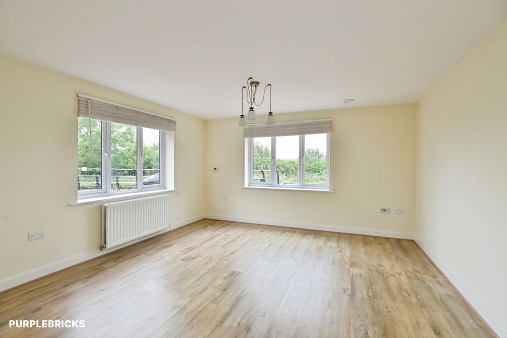 Property photo 3 of 27
