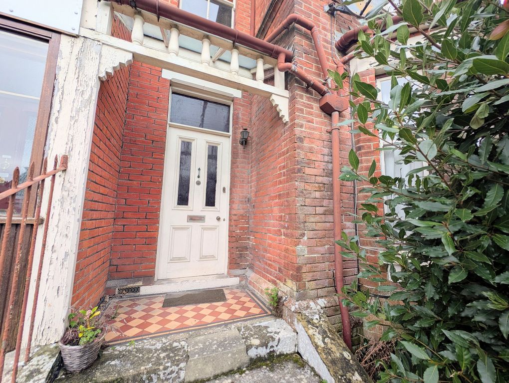 Property photo 3 of 34