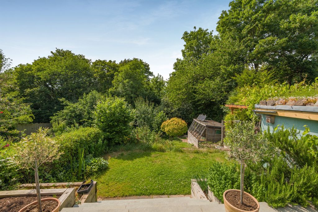 Property photo 2 of 26