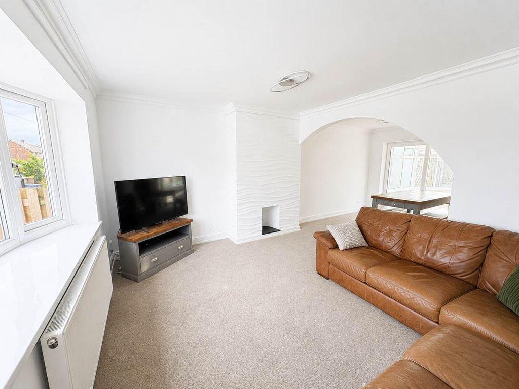 Property photo 3 of 13 Lounge New - Use