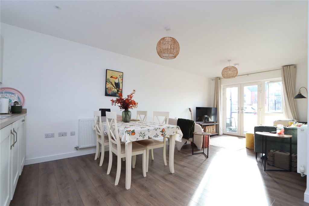 Property photo 2 of 16 Picture No. 11