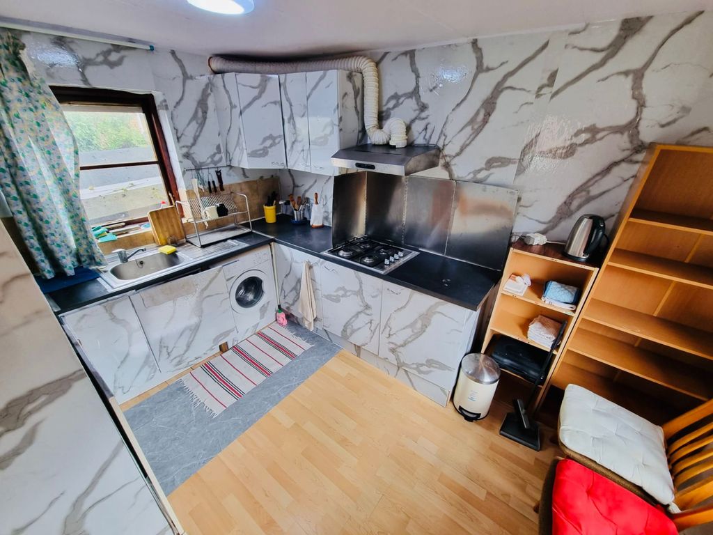 Property photo 2 of 9 Gallery