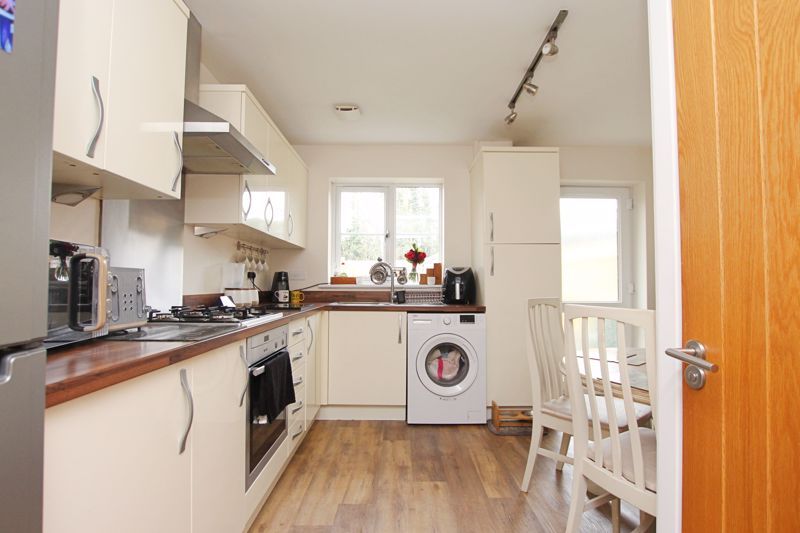Property photo 3 of 8 Kitchen