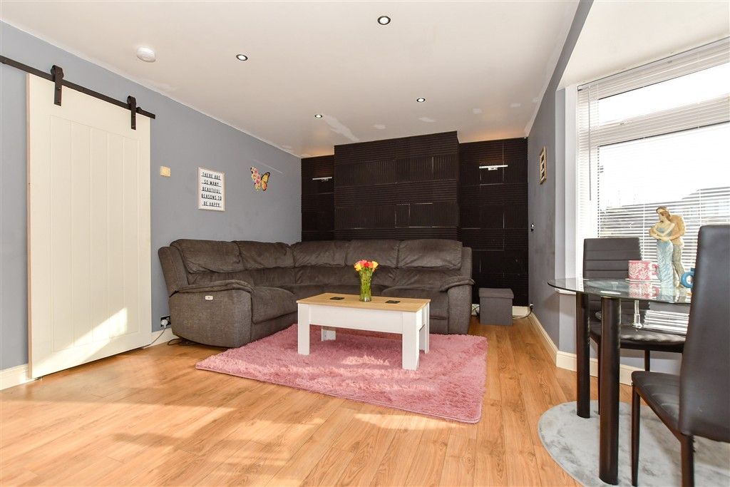 Property photo 2 of 11 Lounge