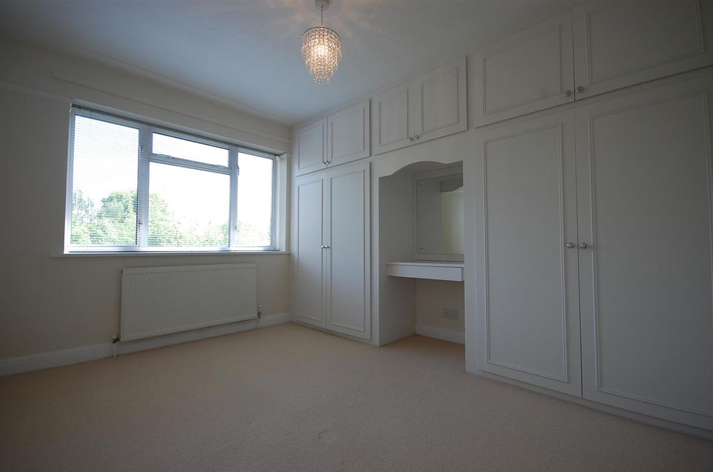 Property photo 3 of 8 Bedroom.Jpg