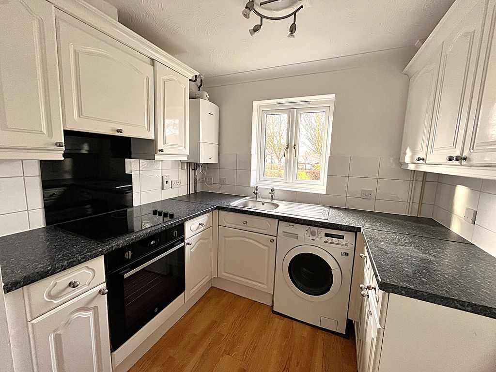 Property photo 3 of 10 Kitchen