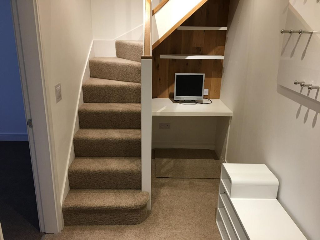 Property photo 3 of 19 Hall