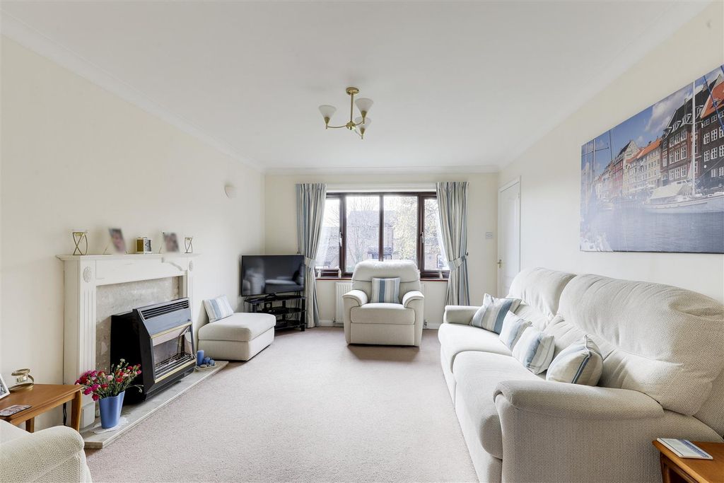 Property photo 2 of 20 780.Jpg