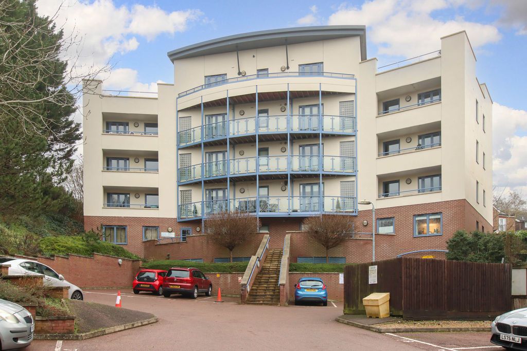 Property photo 1 of 18 Photo 16