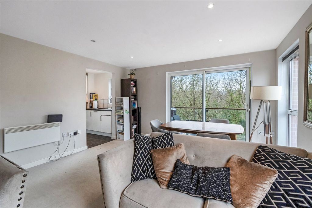 Property photo 3 of 10 Reception