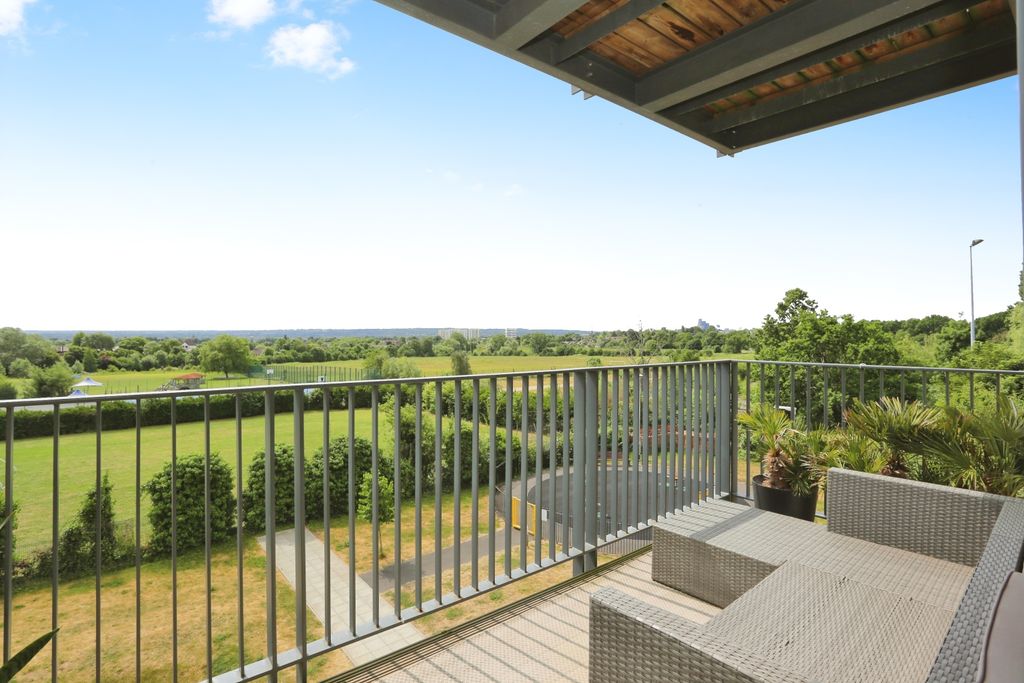 Property photo 3 of 18 Balcony