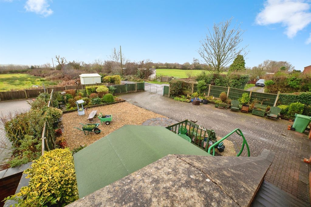 Property photo 2 of 25