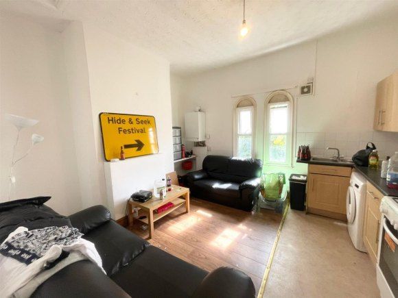 Property photo 2 of 7 9364014.Jpg