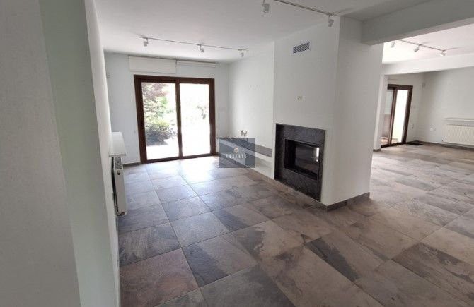 Property photo 3 of 25