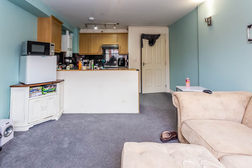 Property photo 3 of 9