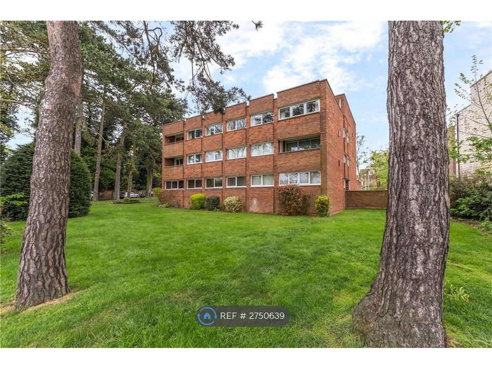 Property photo 1 of 8 Communal Gardens