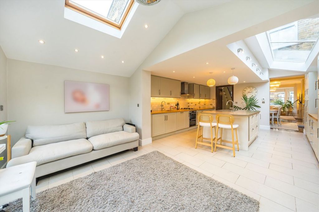 Property photo 3 of 12